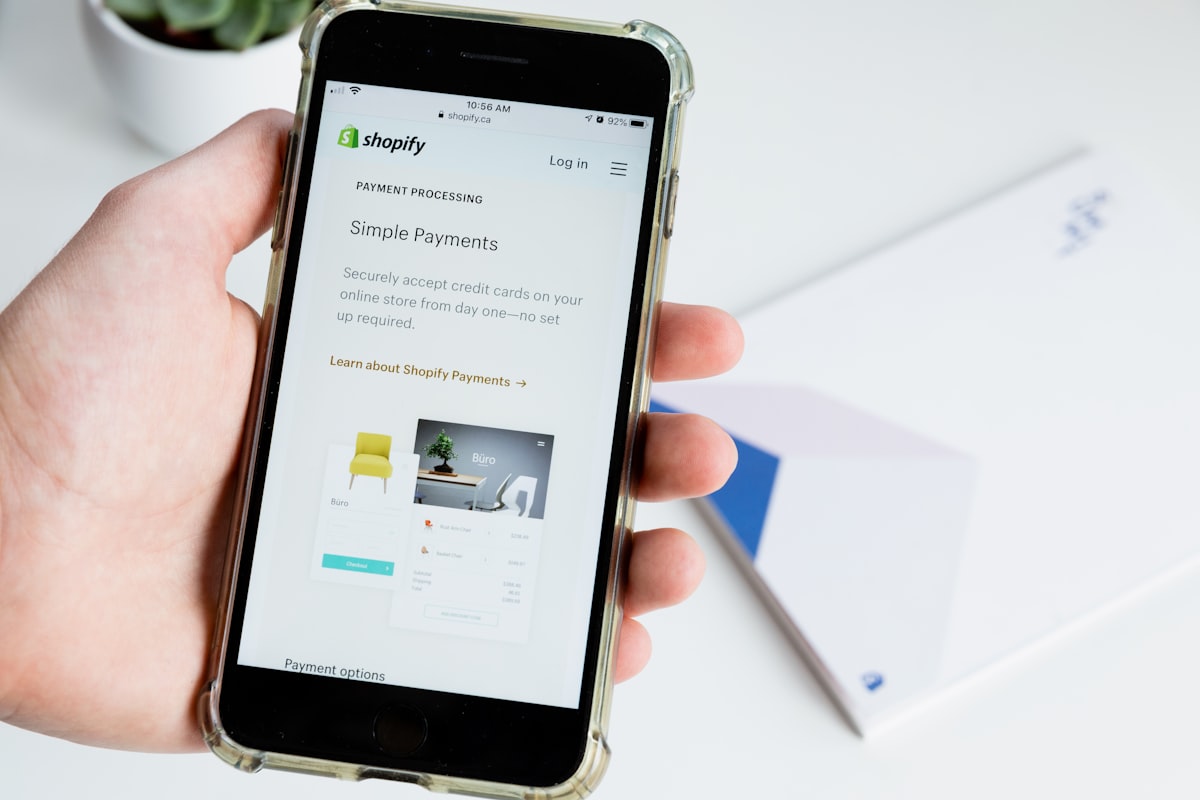 Ficha de produto de e-commerce acessada pelo celular