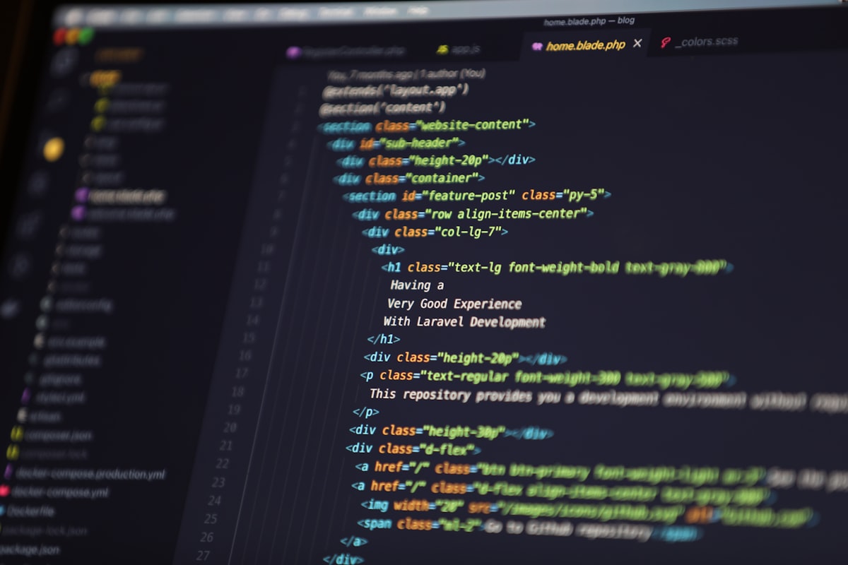 Desenvolvedor integrando API de pagamento em loja virtual