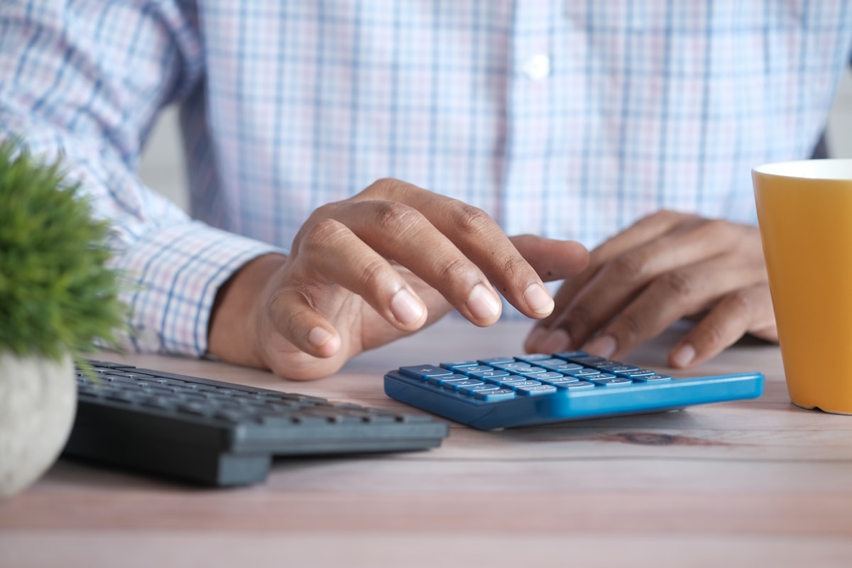 Análise de documentos fiscais com calculadora