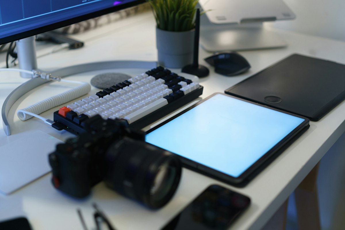 Mesa de trabalho de produção de conteúdo para blog corporativo